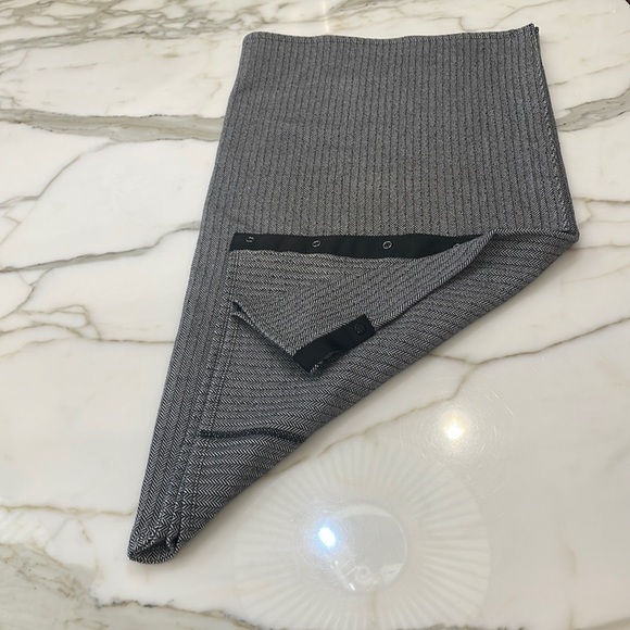 Lululemon Black and White Herringbone Vanessa Snap Scarf—Beautiful! EUC - Picture 1 of 5